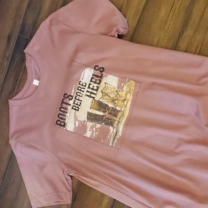 Bella Canvas Rose colored T- Shirt size M